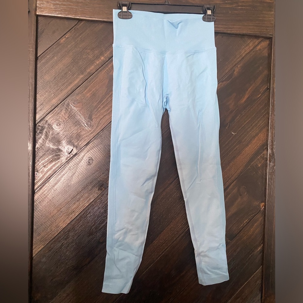 Brand new Halara leggings! Size M, never worn!!!!